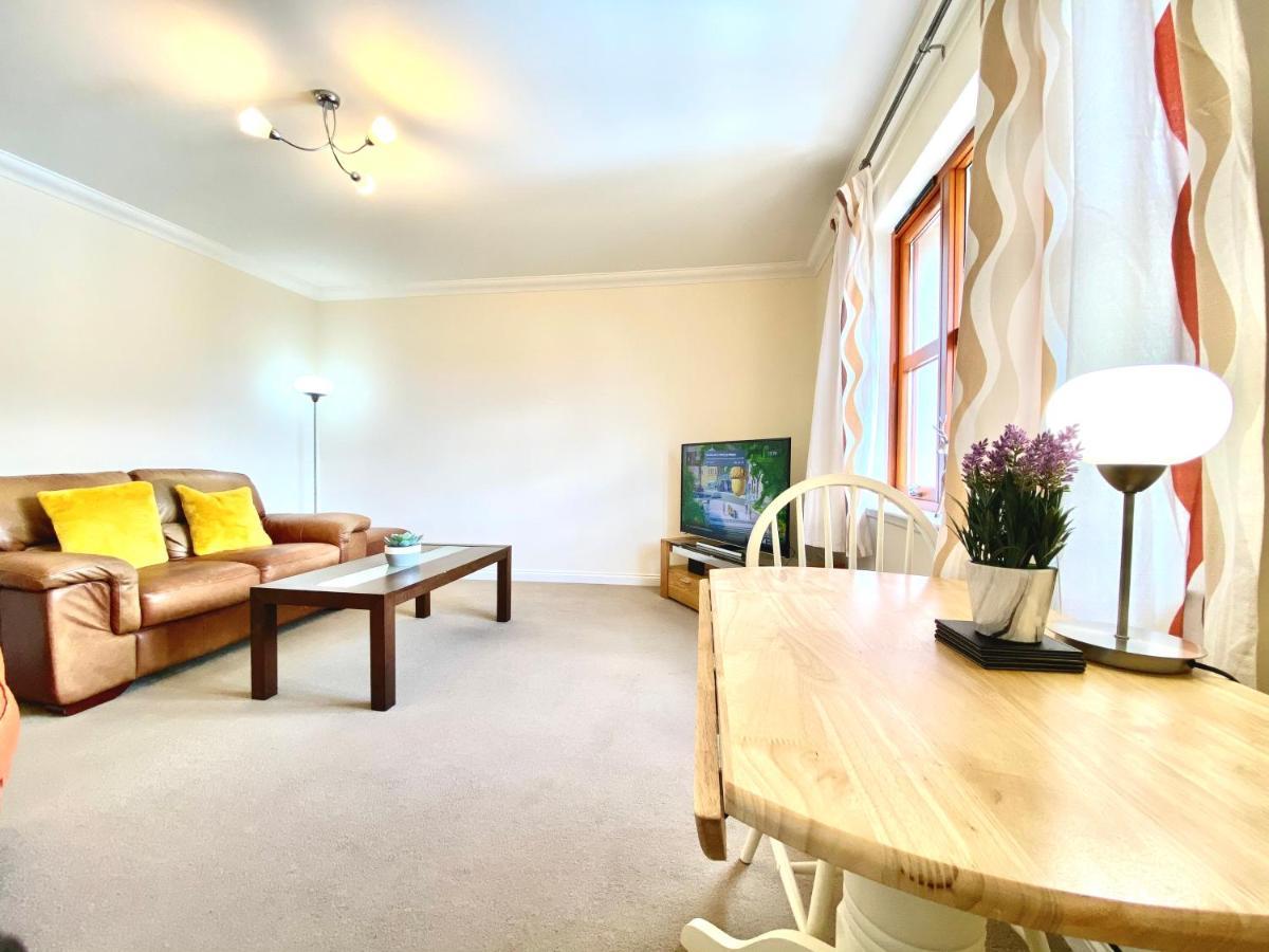 Appartement 100 Thornhill Drive, Elgin Extérieur photo